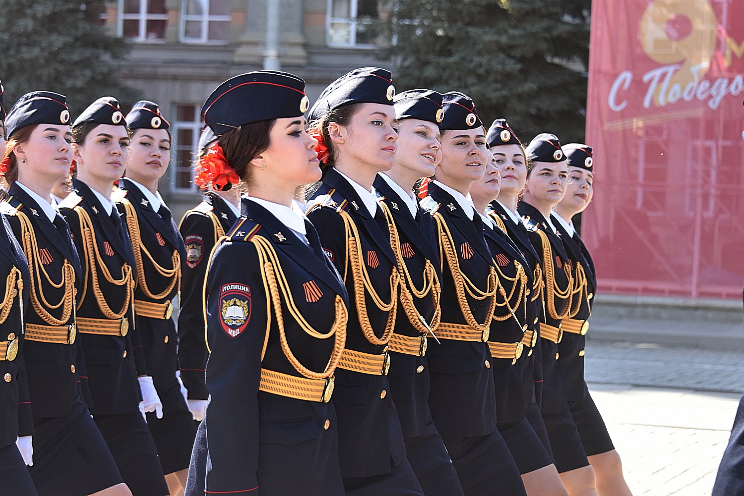 На главную улицу города вышли военные и танки – в Екатеринбурге стартовал парад  Победы - «Уральский рабочий»